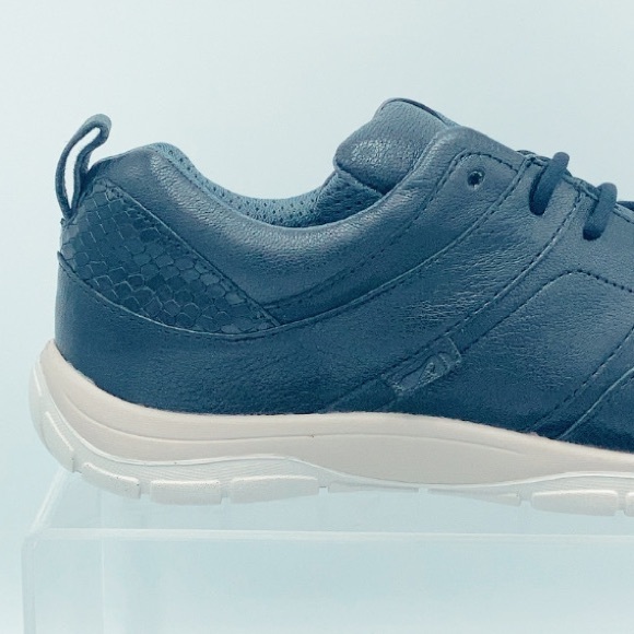 Strive Leather Sneakers NIB - Picture 11 of 14